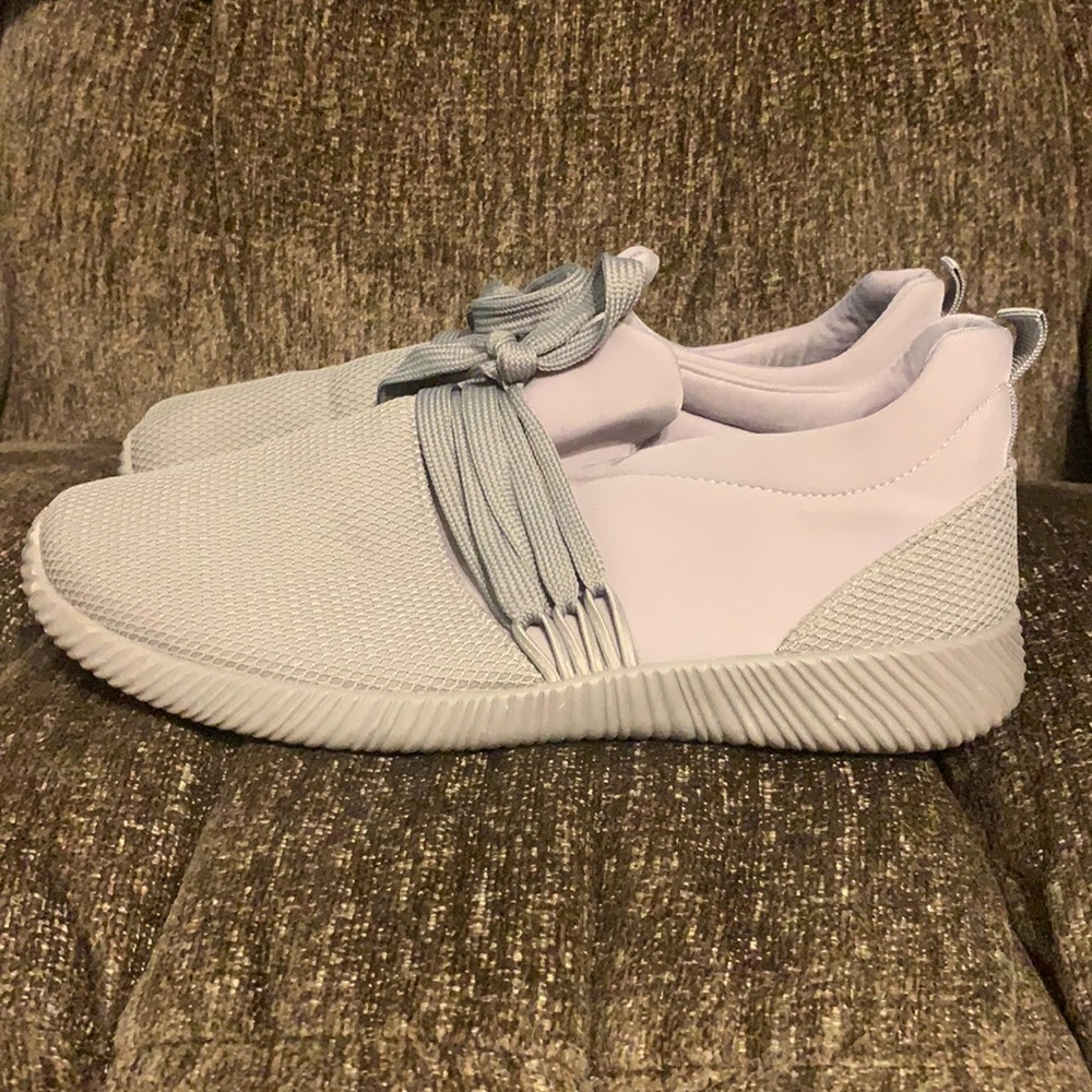 Shoes - Picture 2 of 4